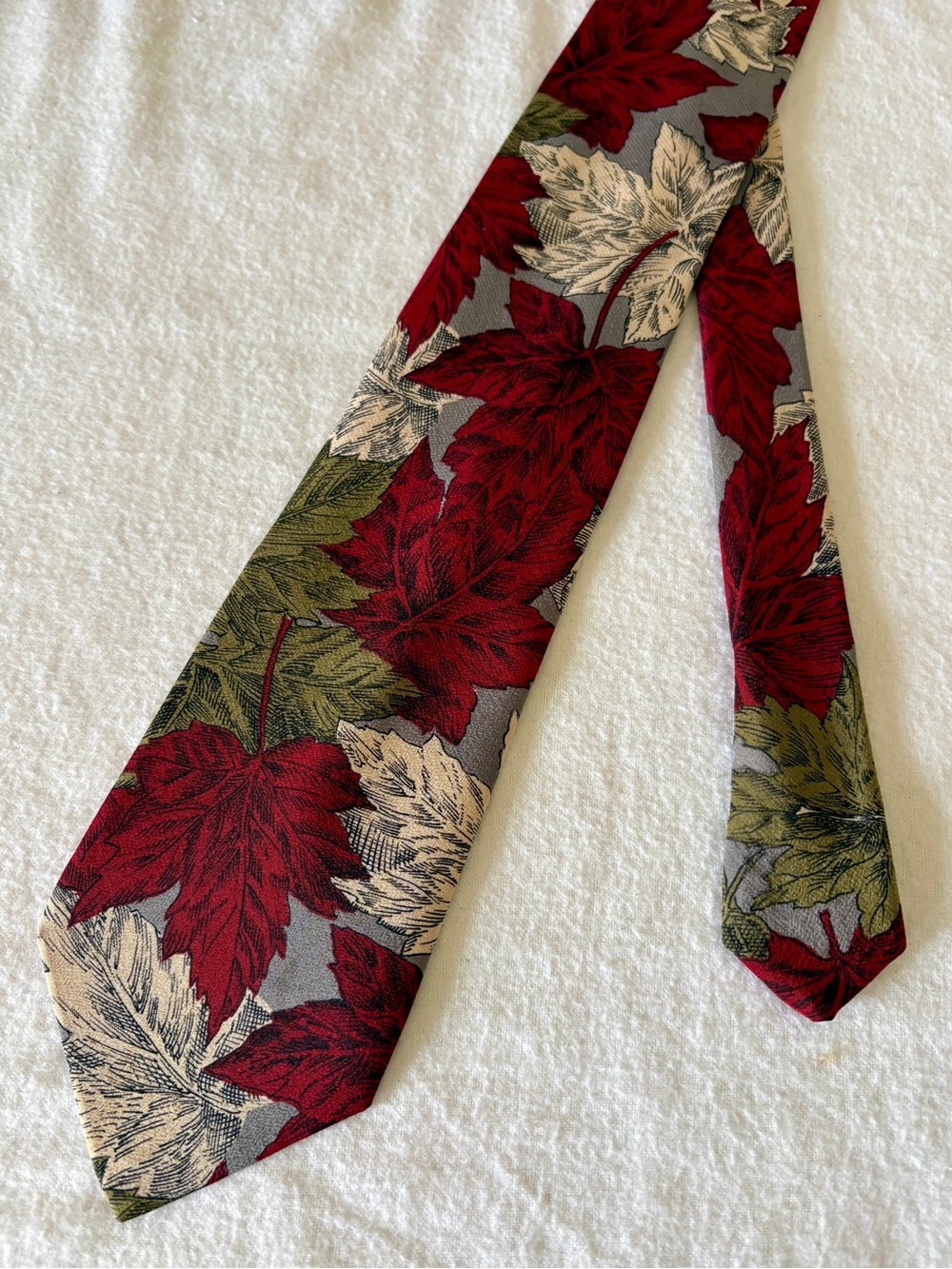 Vintage Romeo Pitti Handmade Italy Red Maple Leaf Pattern Silk Tie Fall EUC